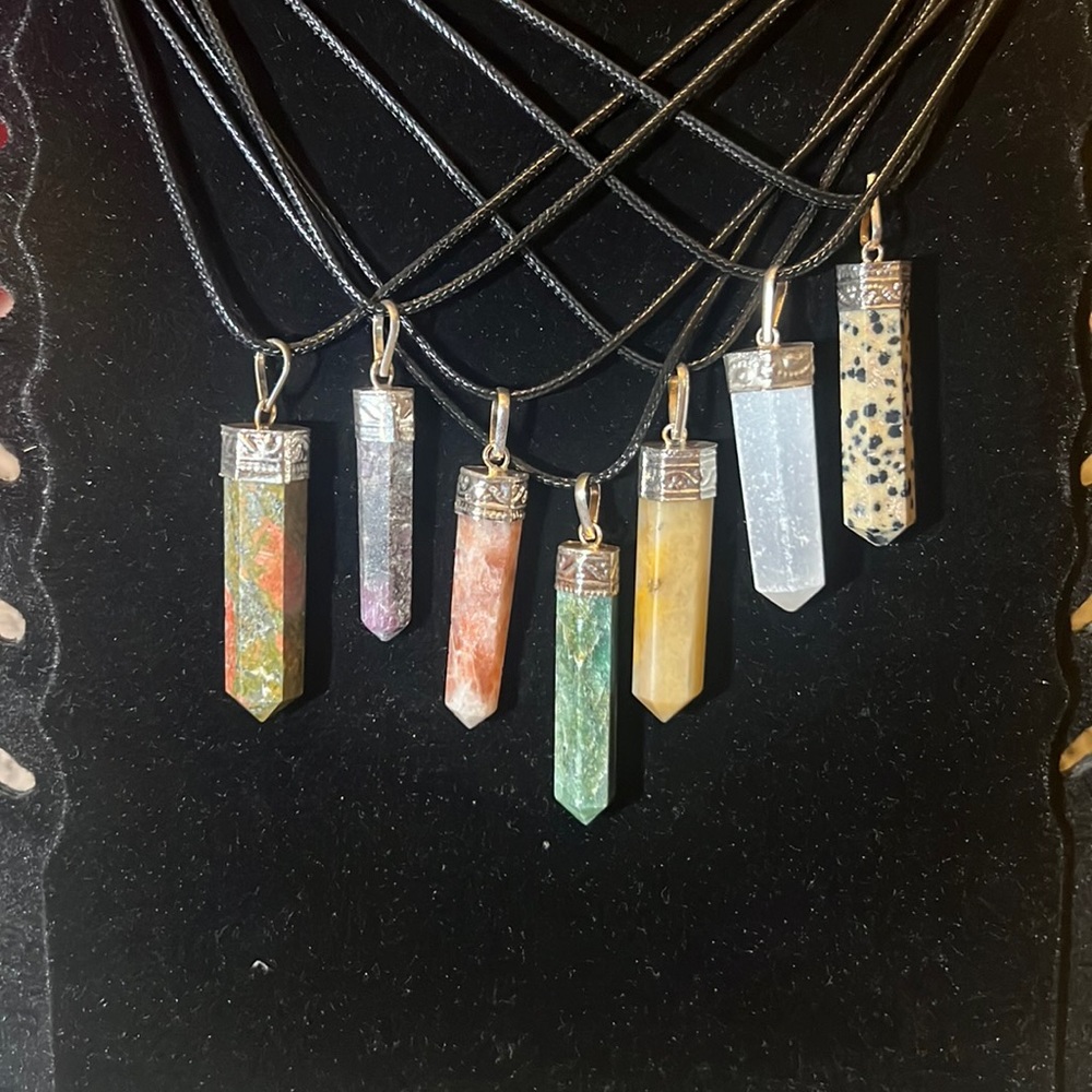 Asst crystal pendant